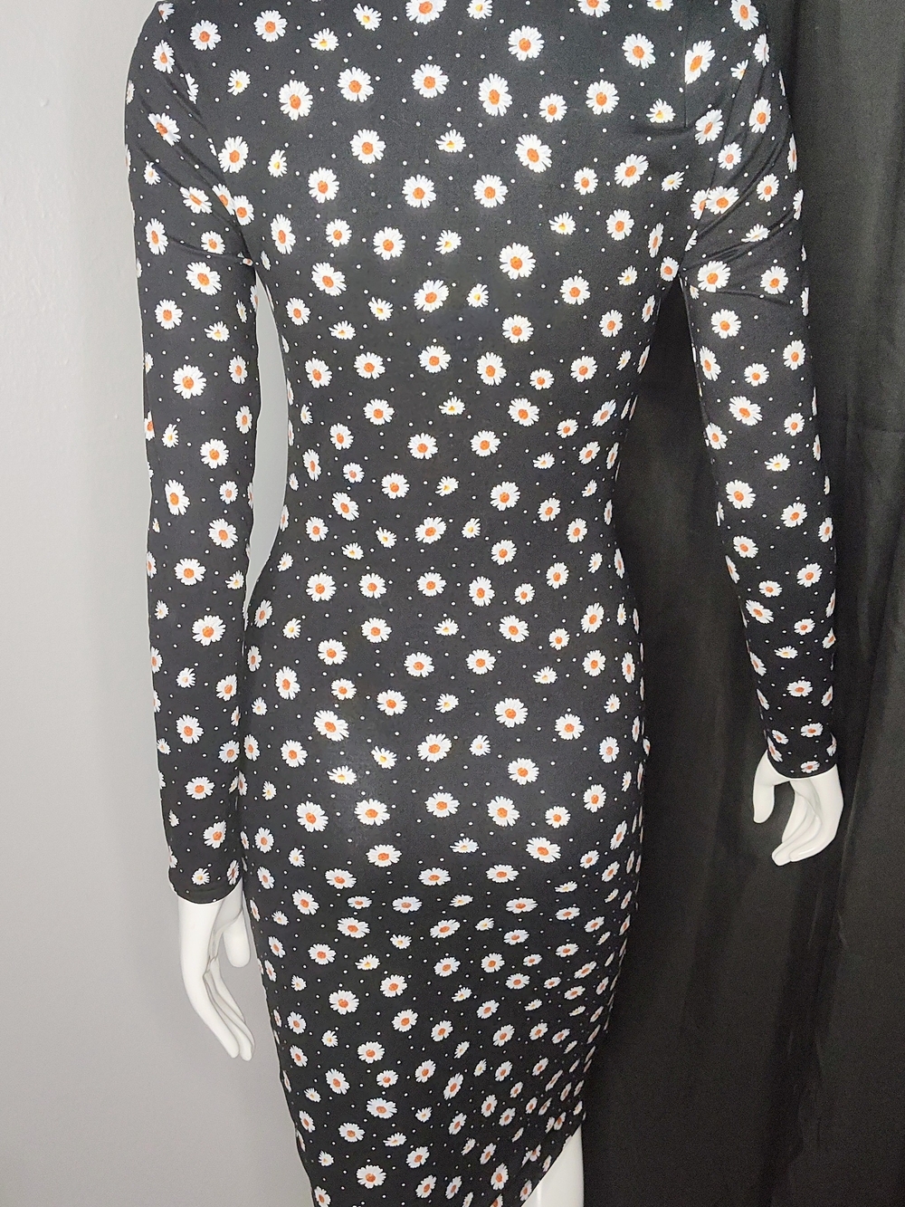 Popular 21 Black Daisy Print Long Sleeve Soft Bodycon Dress Medium